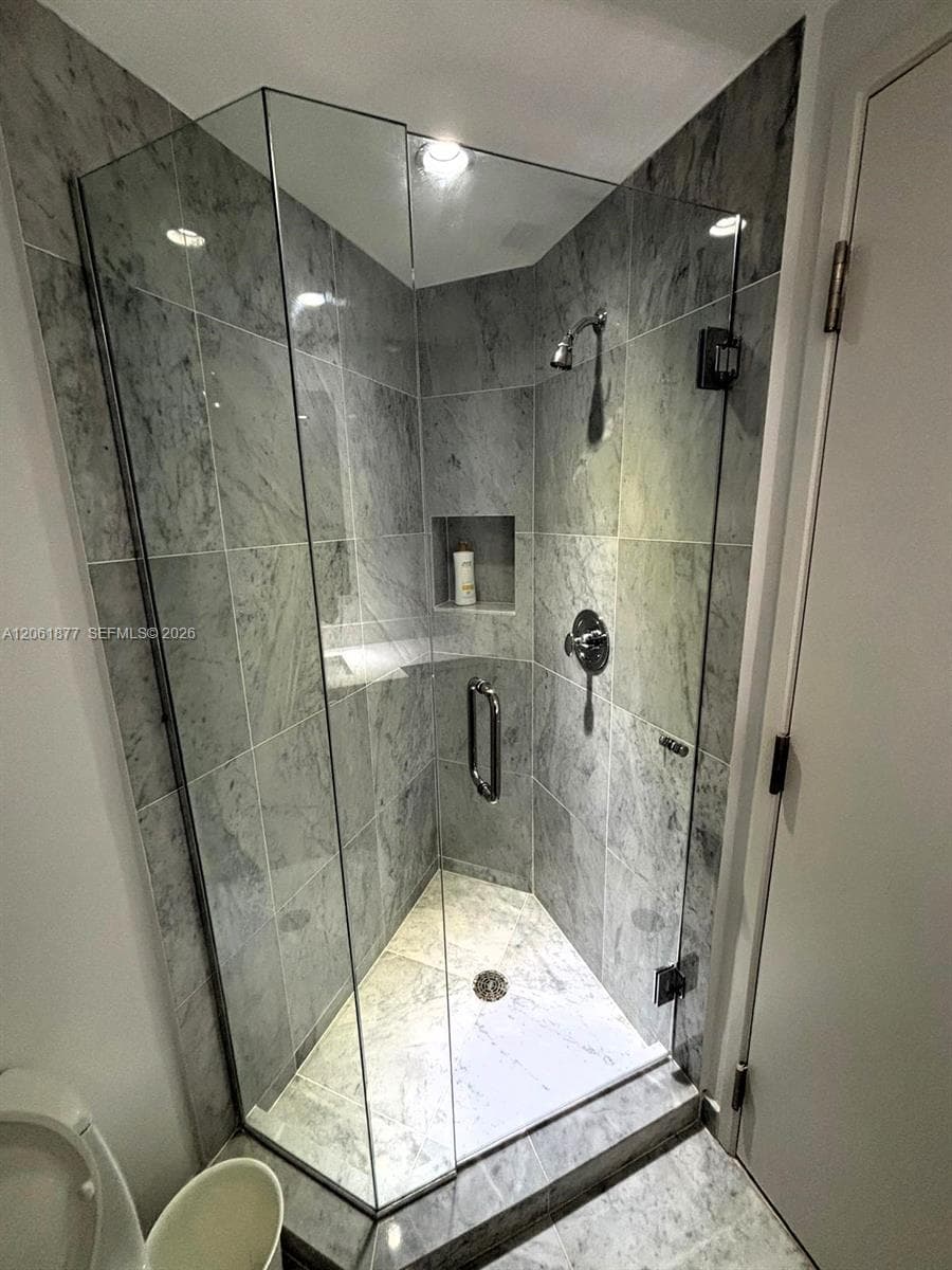 9401 Collins 401 photo 13