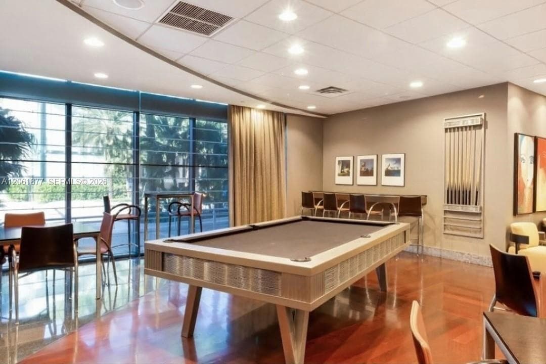 9401 Collins 401 photo 17