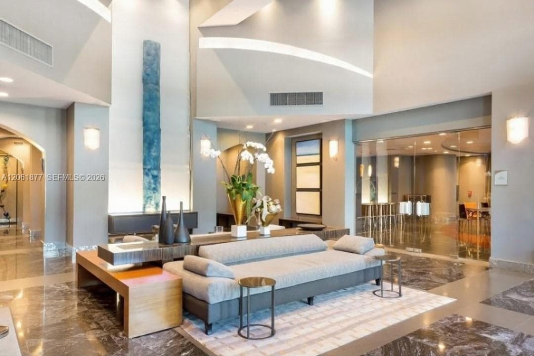 9401 Collins 401 photo 22