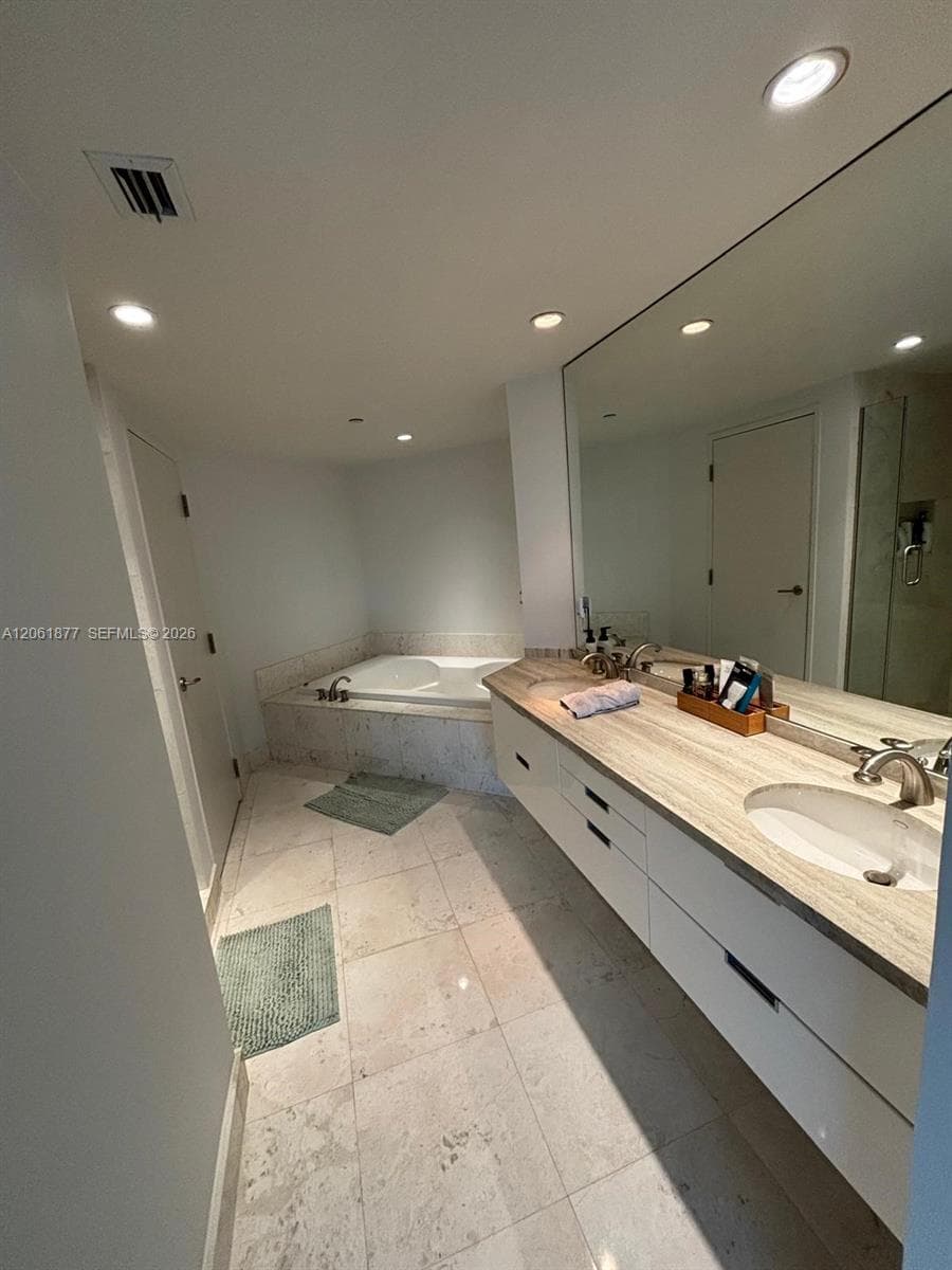 9401 Collins 401 photo 7