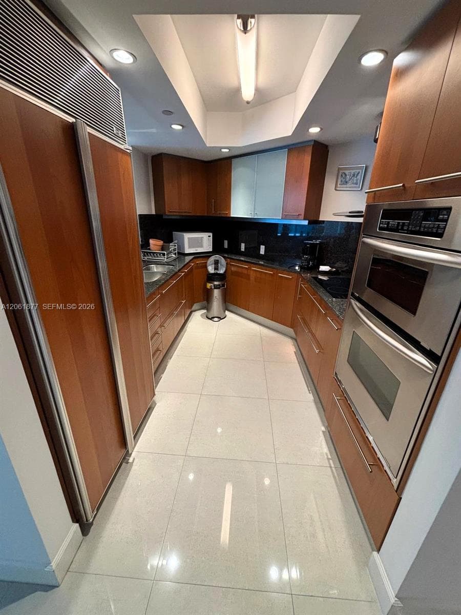 9401 Collins 401 photo 5