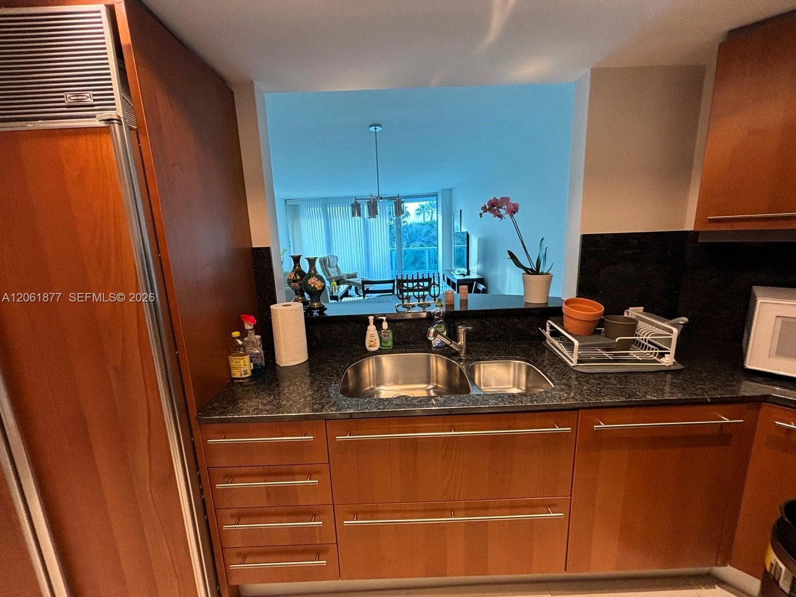 9401 Collins 401 photo 9