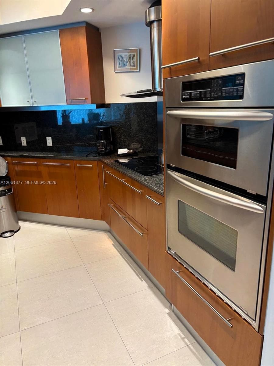 9401 Collins 401 photo 10
