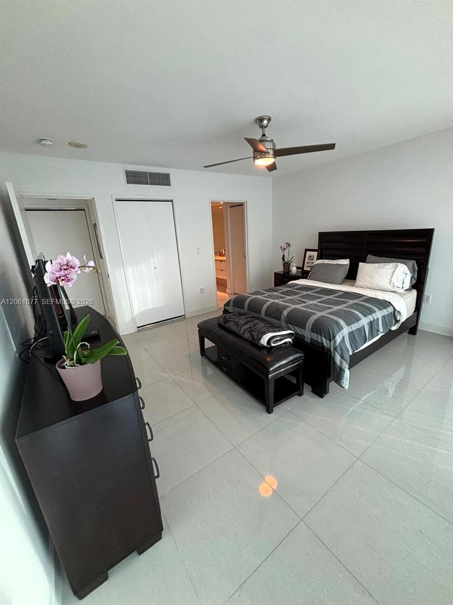 9401 Collins 401 photo 4