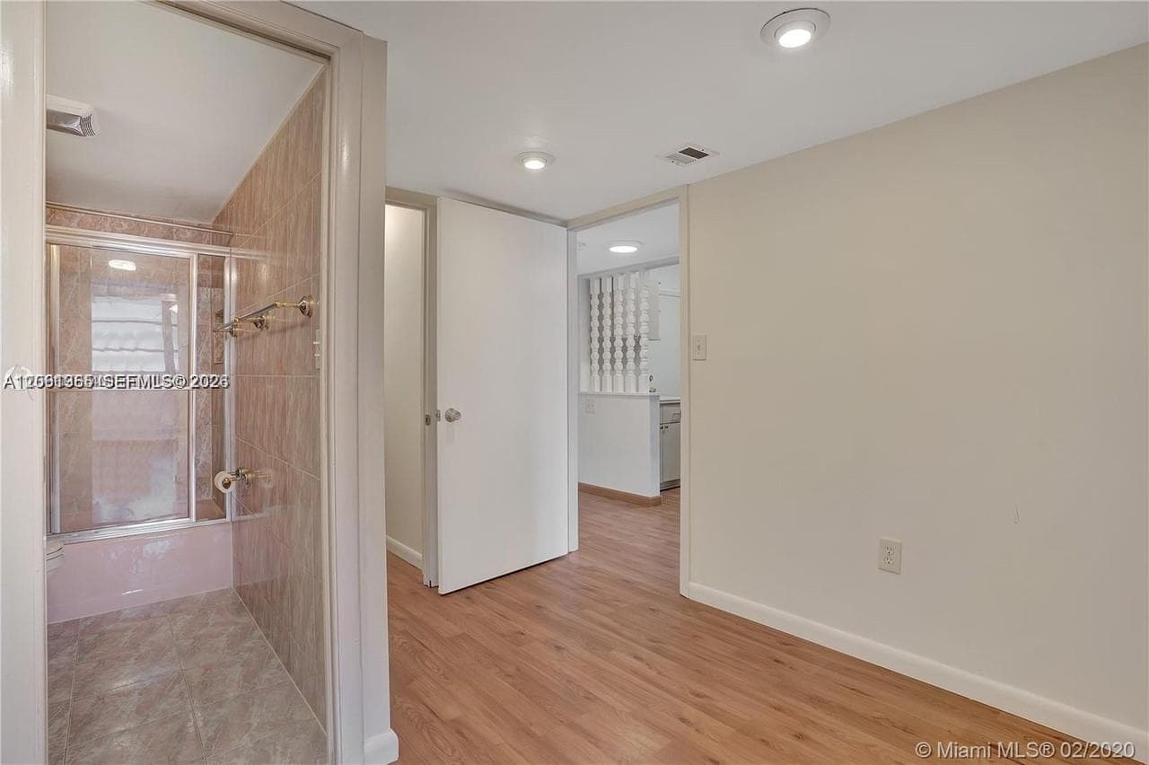 345 Ocean Dr 302 photo 6