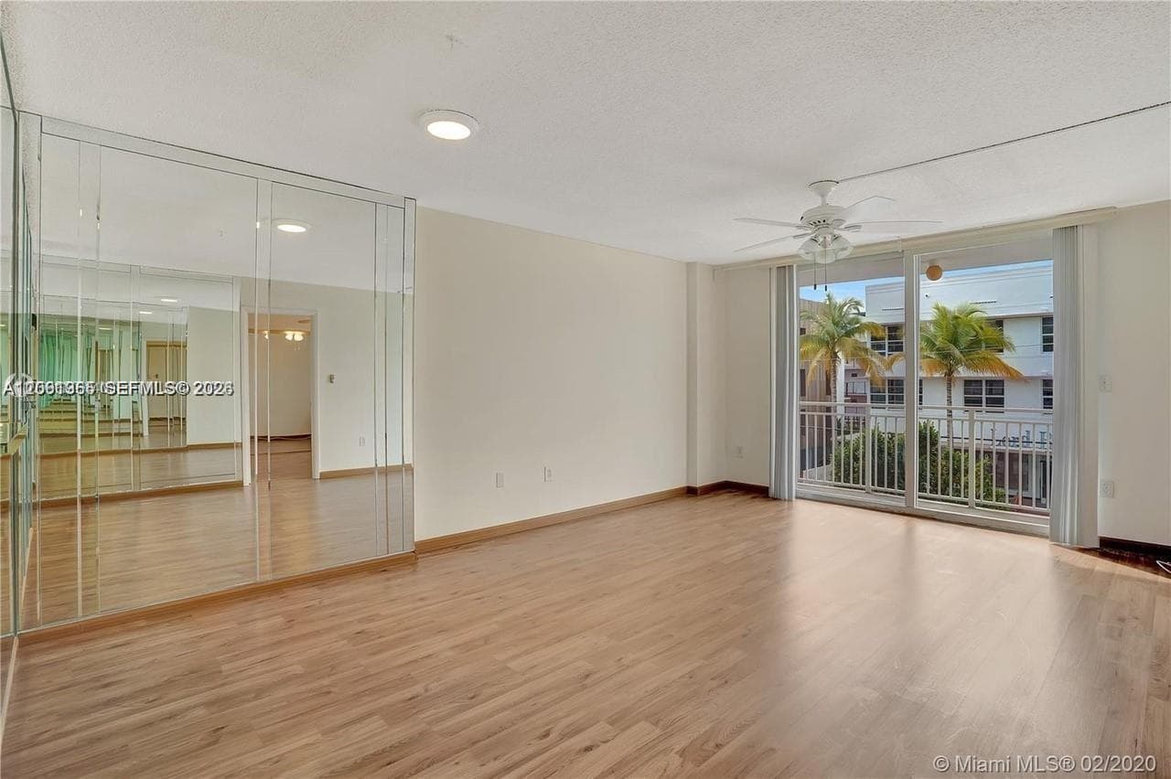 345 Ocean Dr 302 photo 3