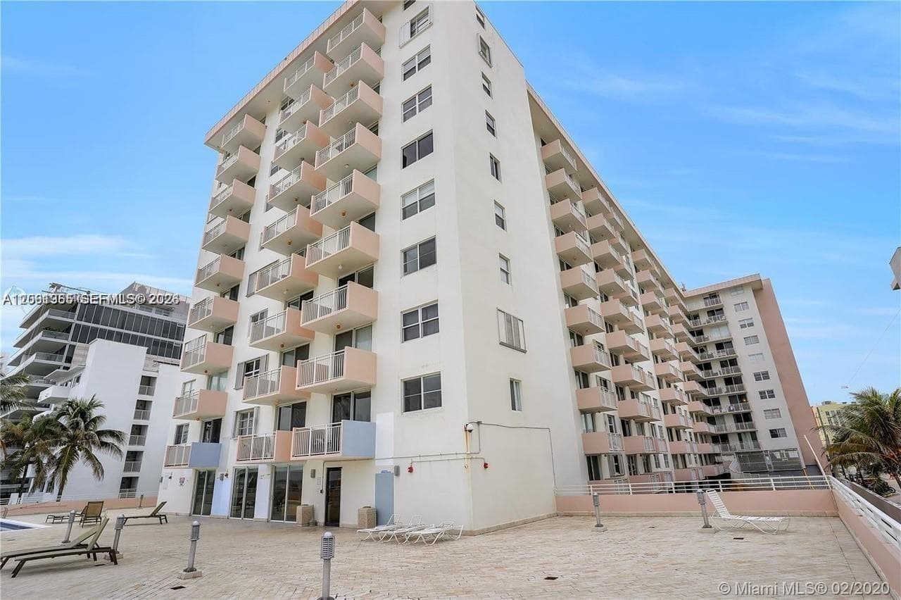 345 Ocean Dr 302 photo 1