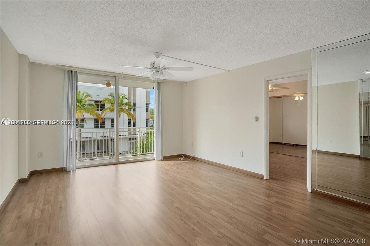 345 Ocean Dr 302 photo 4
