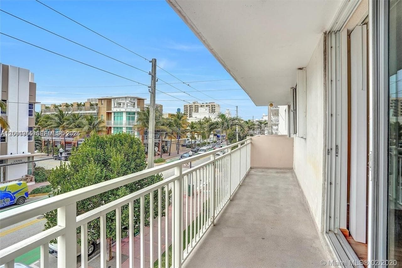 345 Ocean Dr 302 photo 8