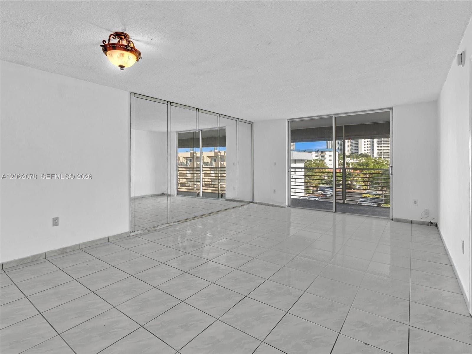 3849 NE 169th St 405 photo 2