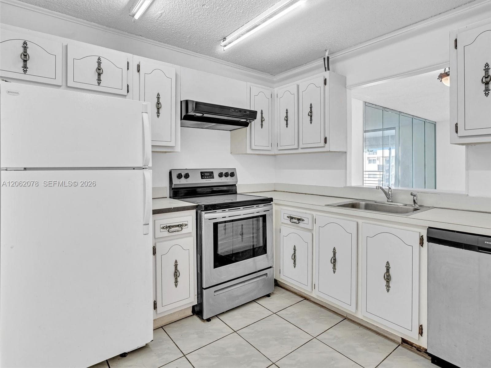 3849 NE 169th St 405 photo 7