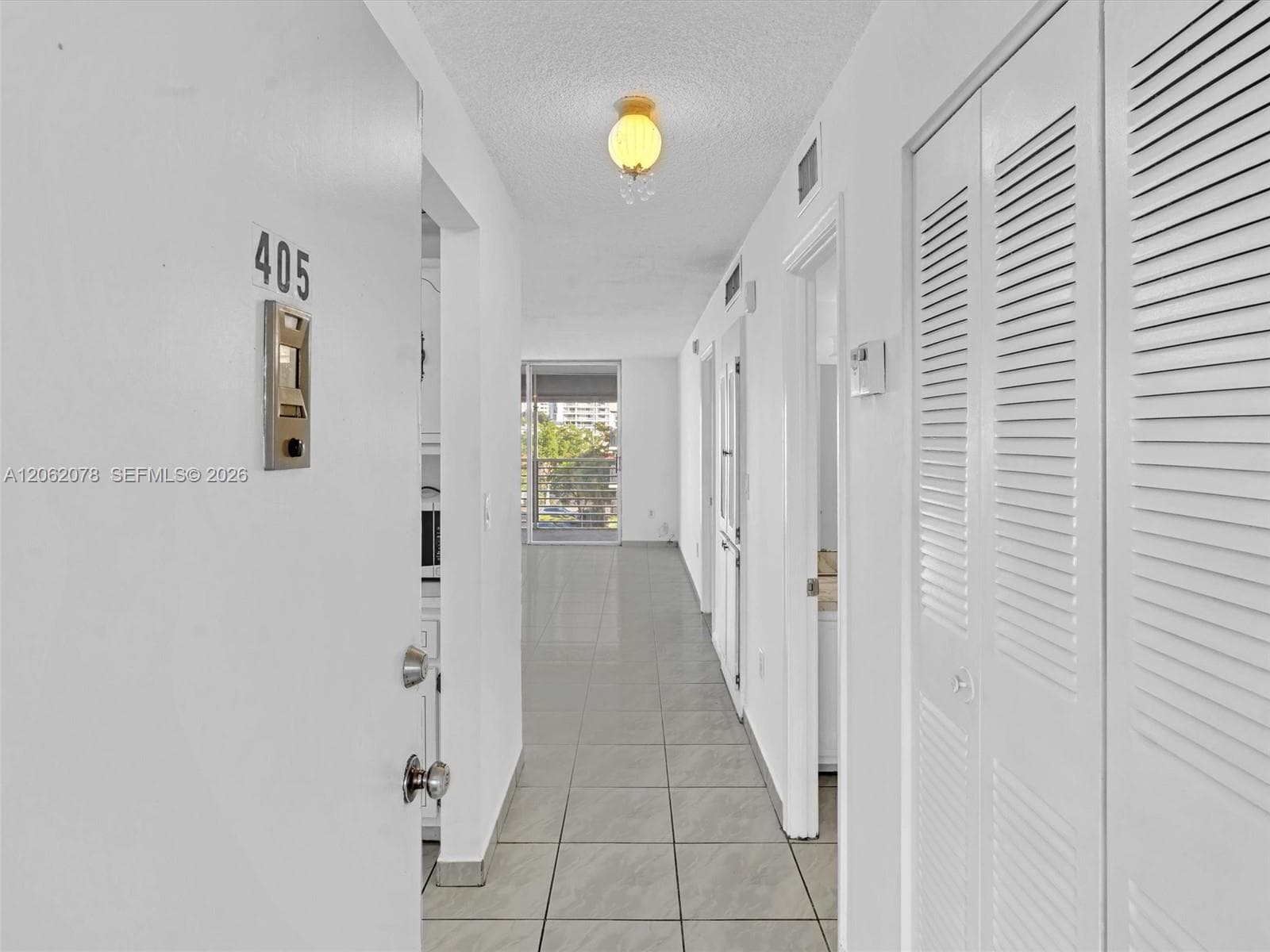 3849 NE 169th St 405 photo 3