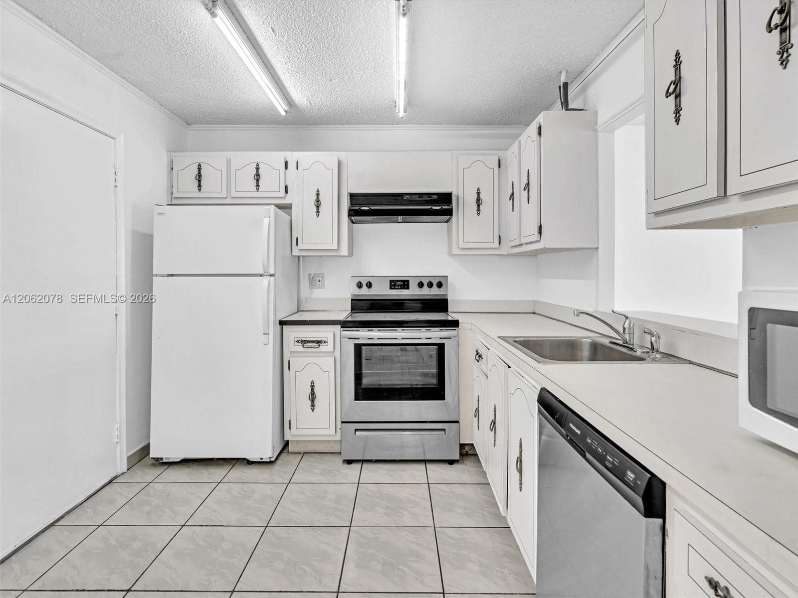 3849 NE 169th St 405 photo 5