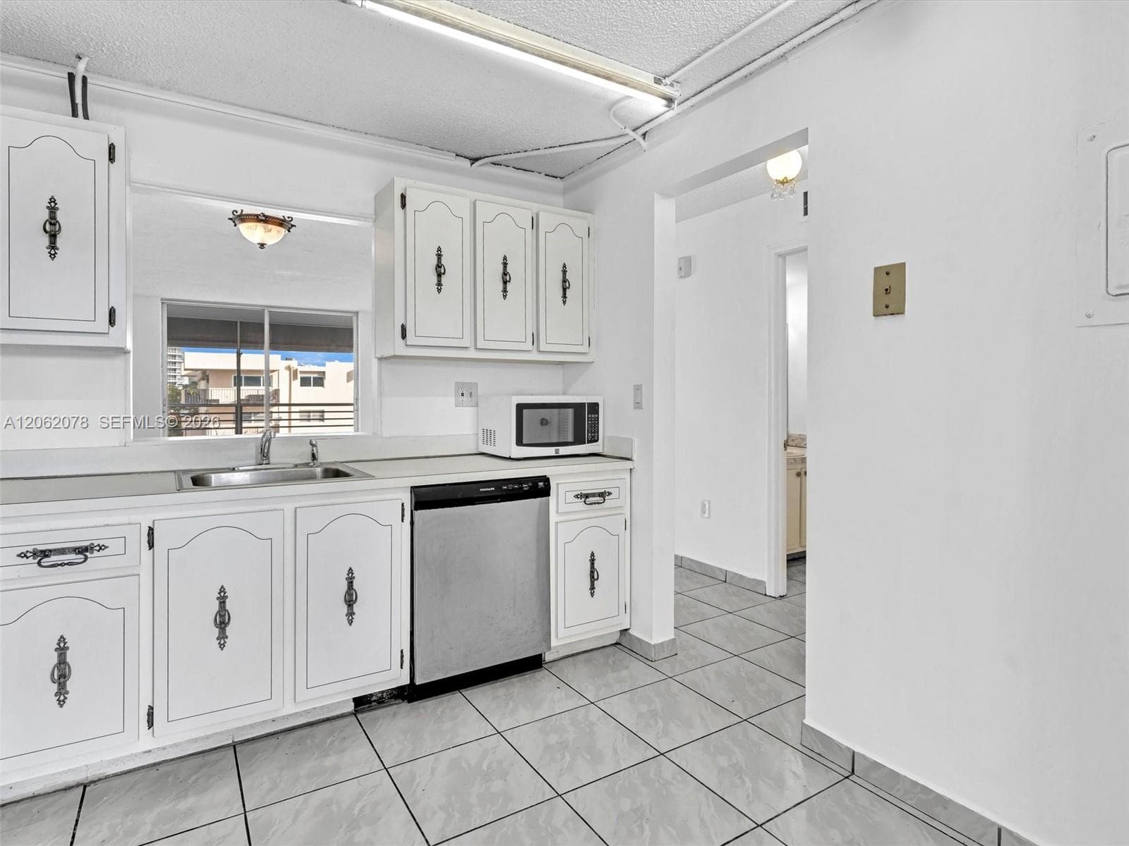 3849 NE 169th St 405 photo 9