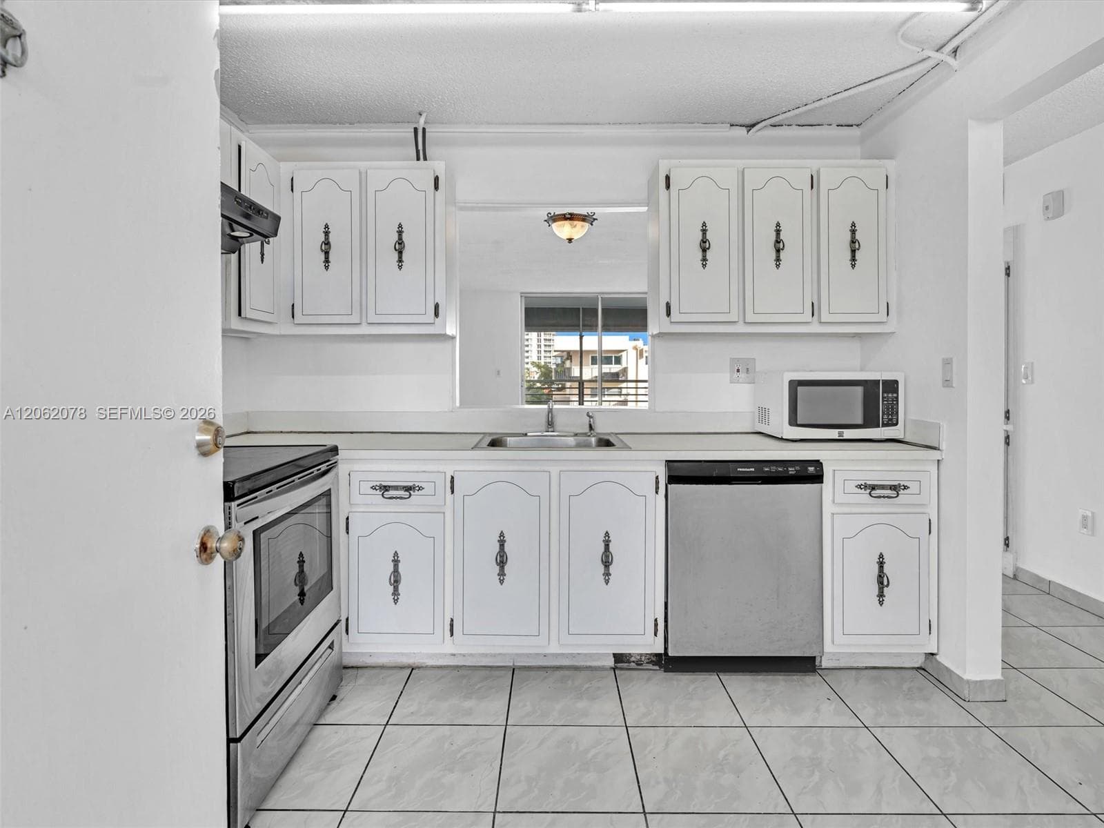 3849 NE 169th St 405 photo 8