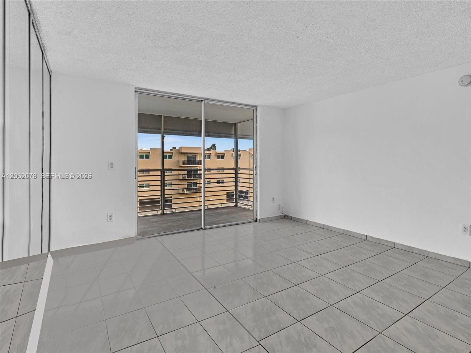 3849 NE 169th St 405 photo 21