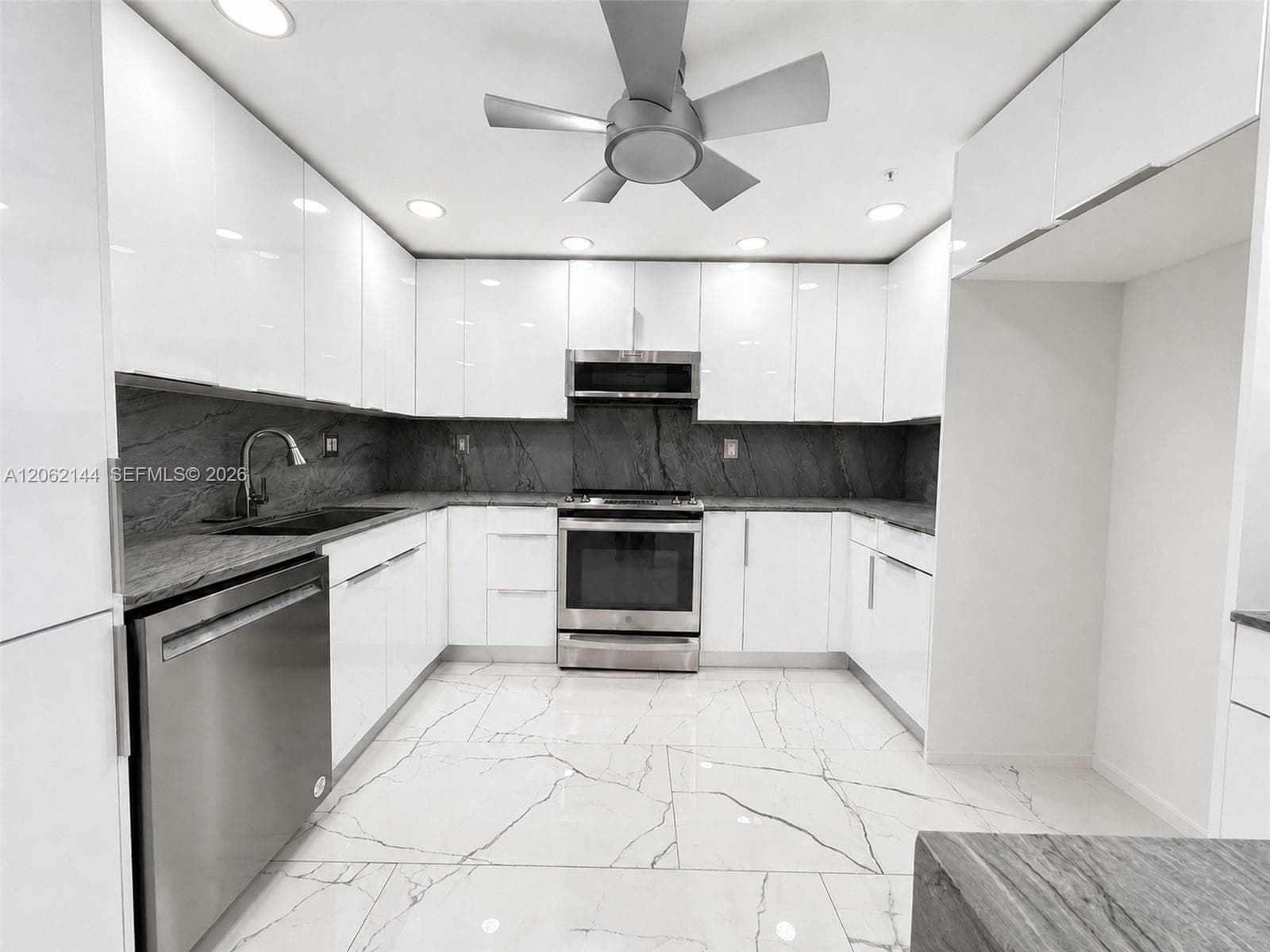290 174th St 1005 photo 5