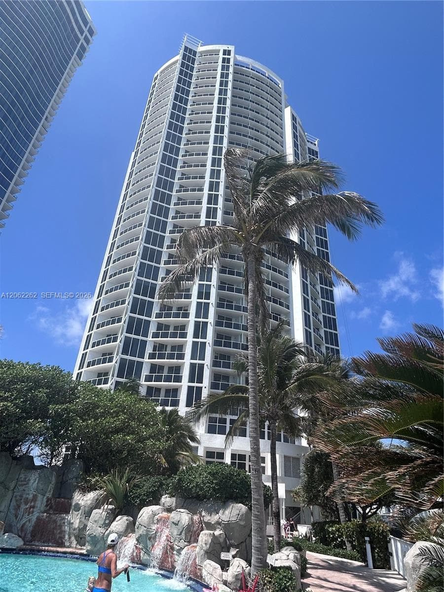 18001 Collins Ave 2206 photo 2