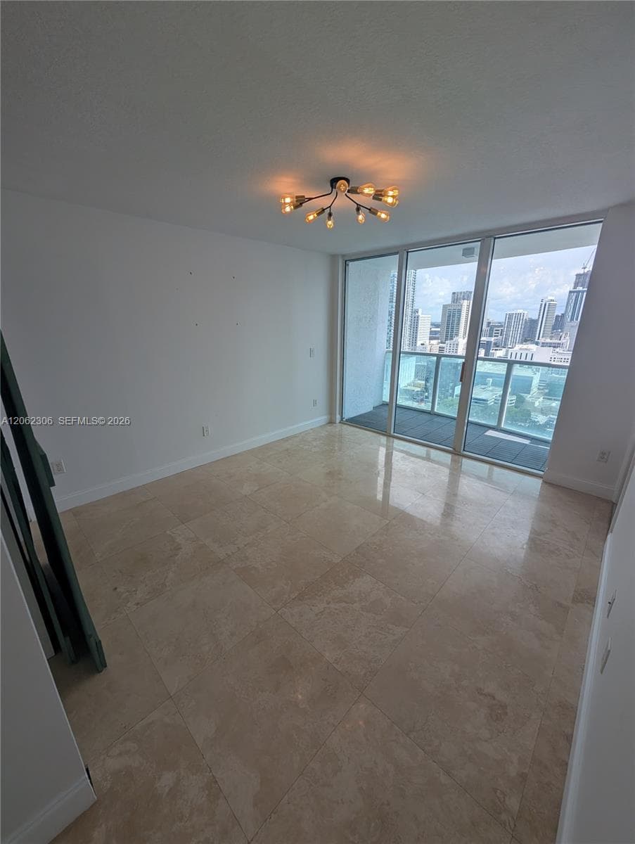 31 SE 5 3002 photo 11