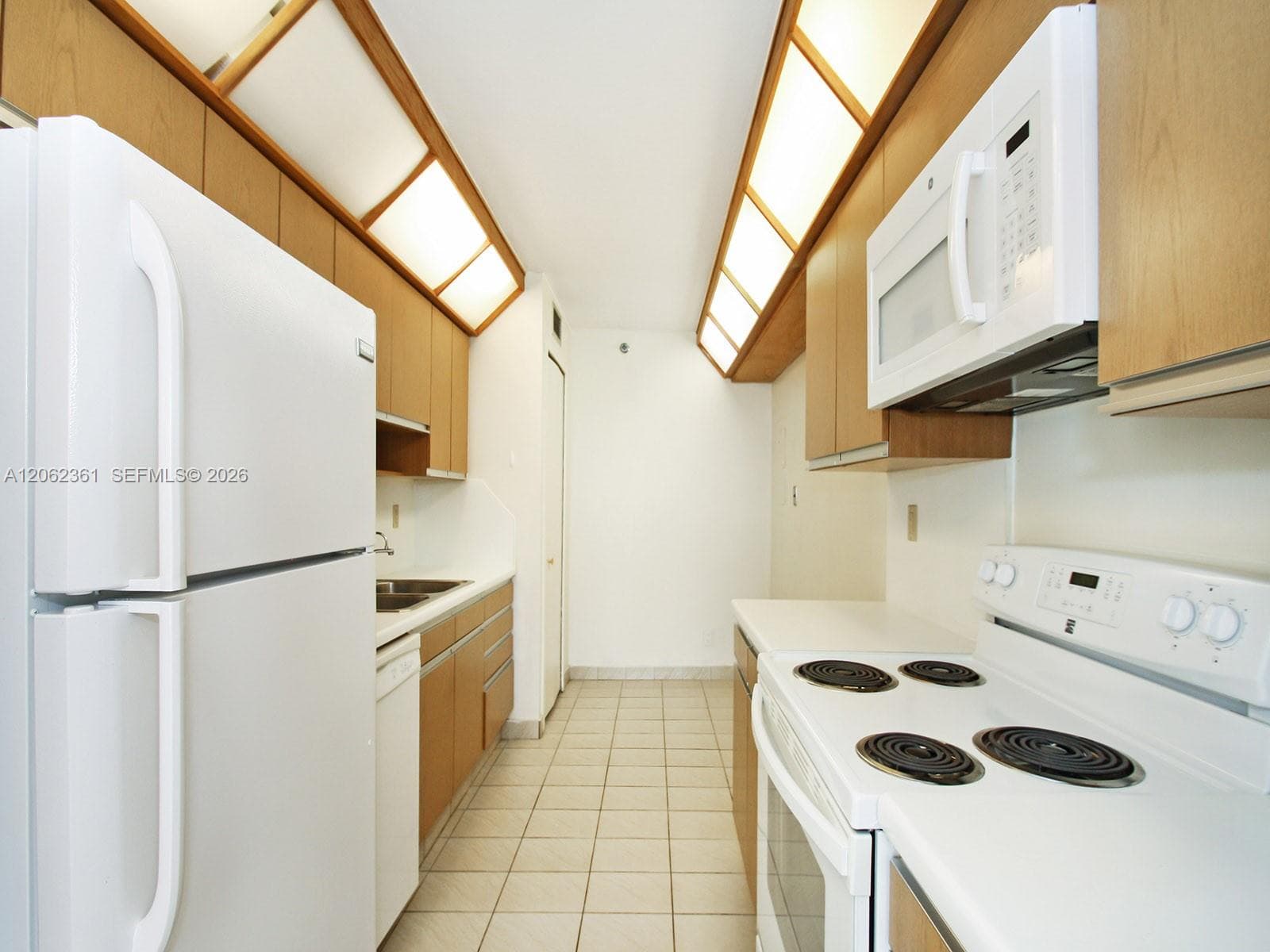 19355 Turnberry Way 12C photo 7