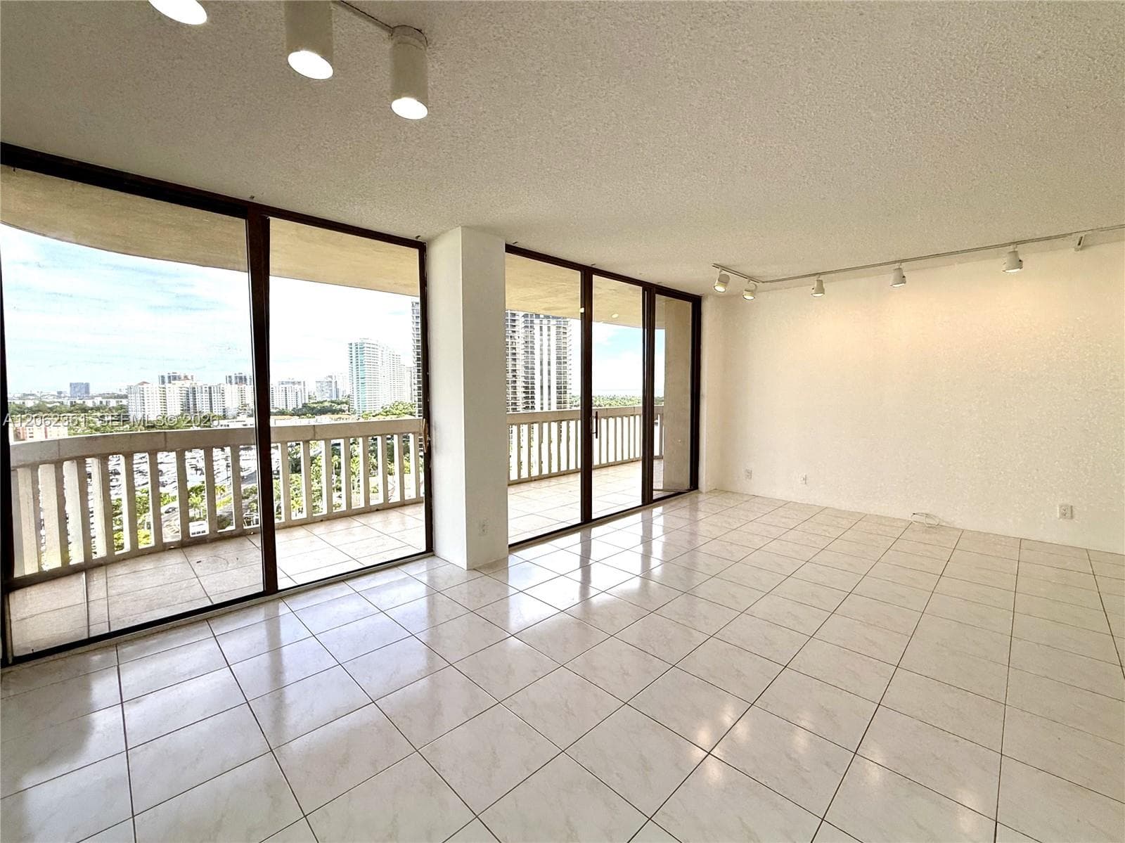 19355 Turnberry Way 12C photo 8