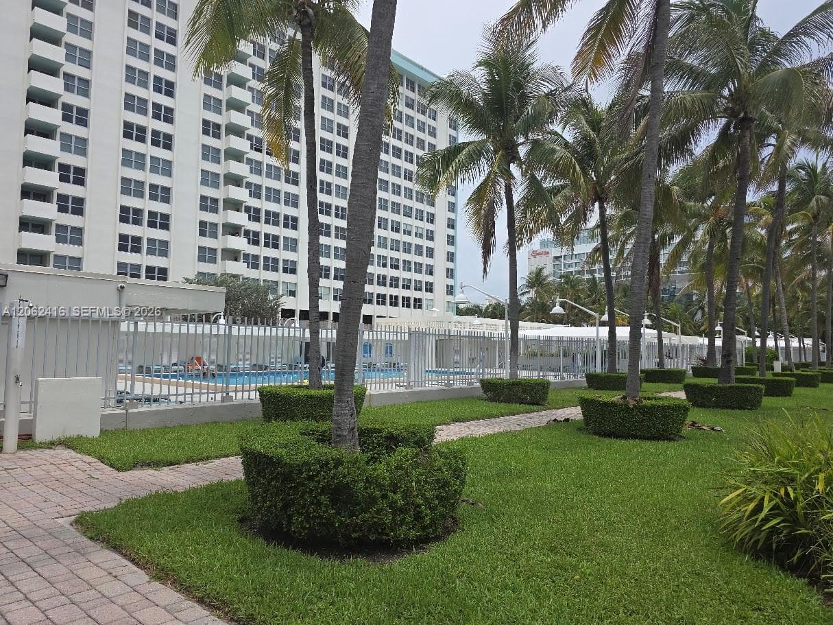 2899 Collins Ave 940 photo 22