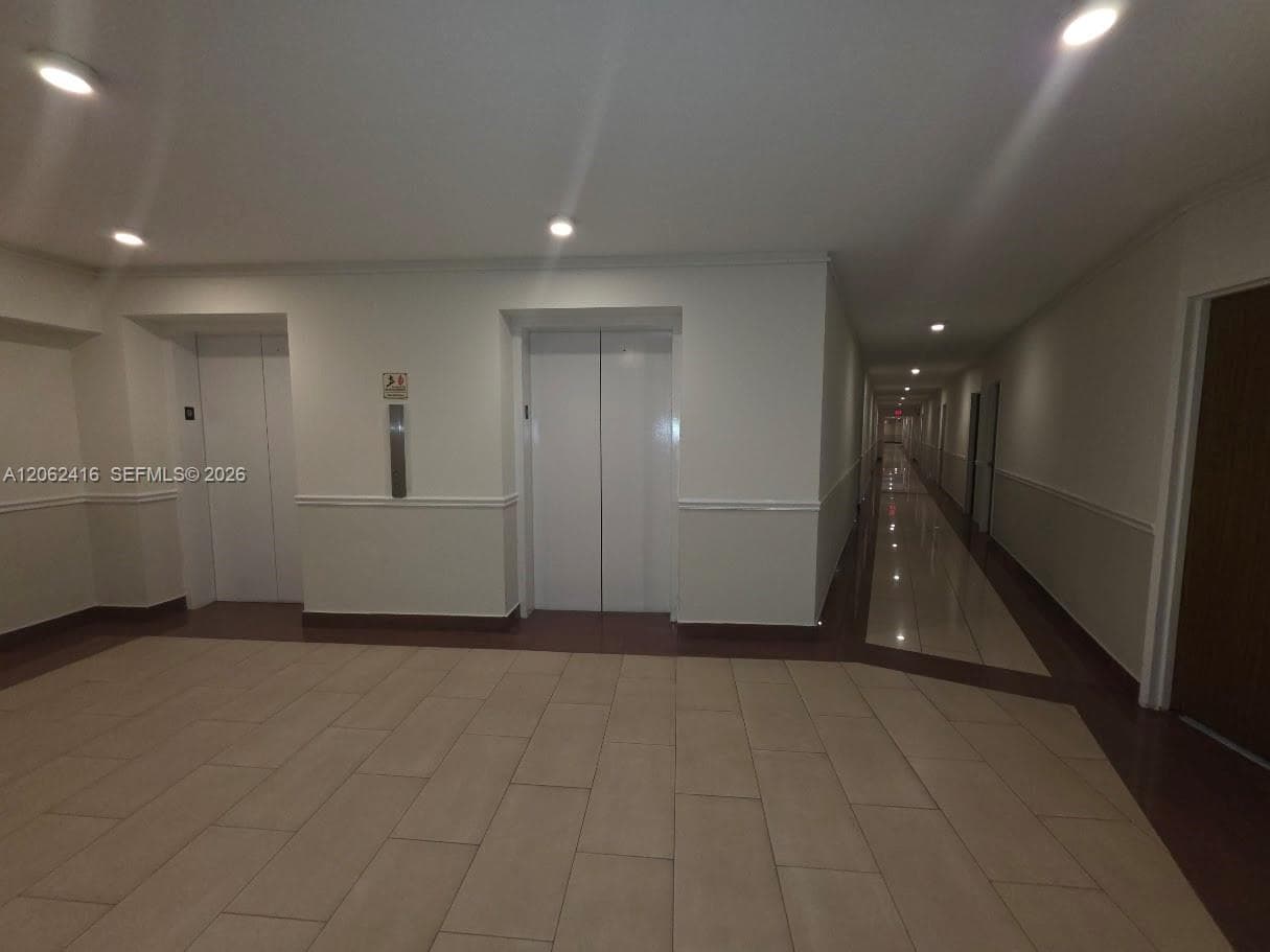 2899 Collins Ave 940 photo 5