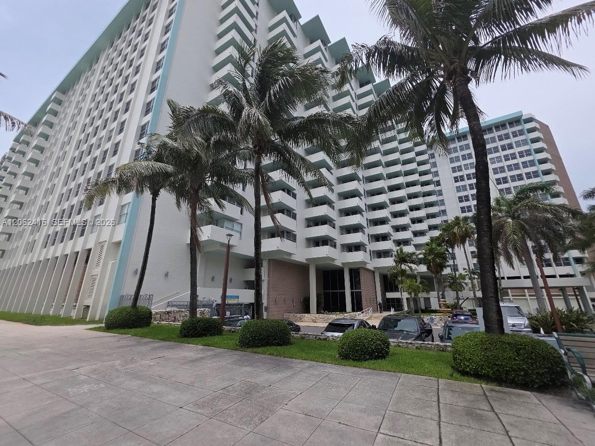2899 Collins Ave 940 photo 14