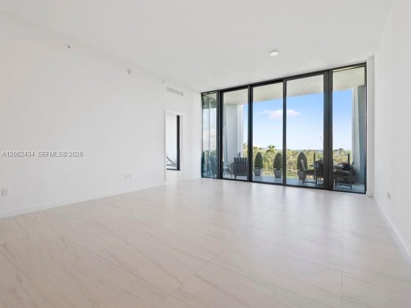2811 S Bayshore Dr 5C photo 9