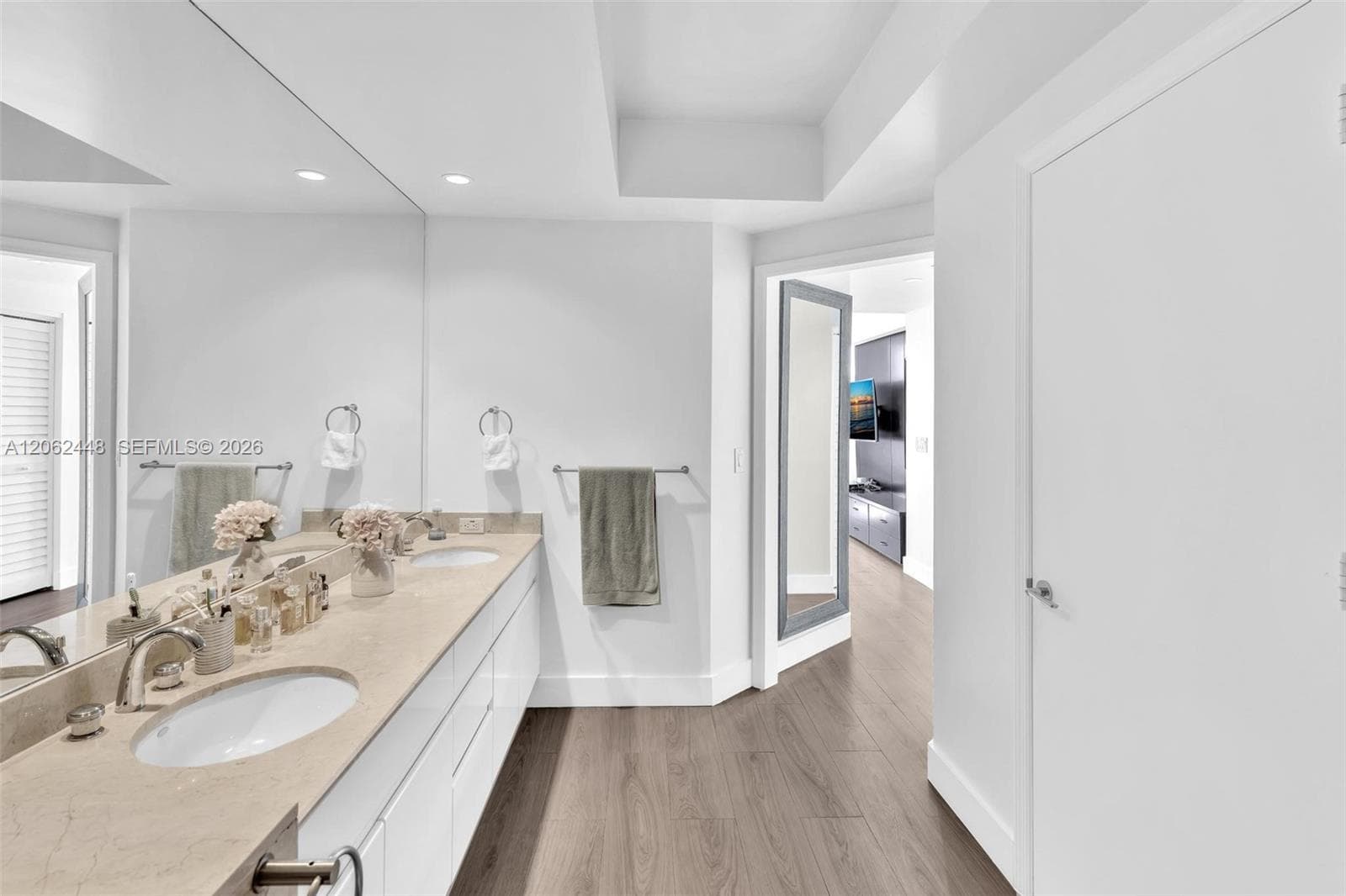 848 Brickell Key Dr 1805 photo 23