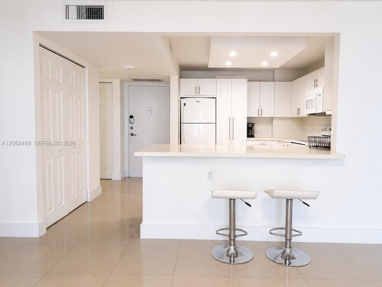 1865 S Ocean Dr 8I photo 2