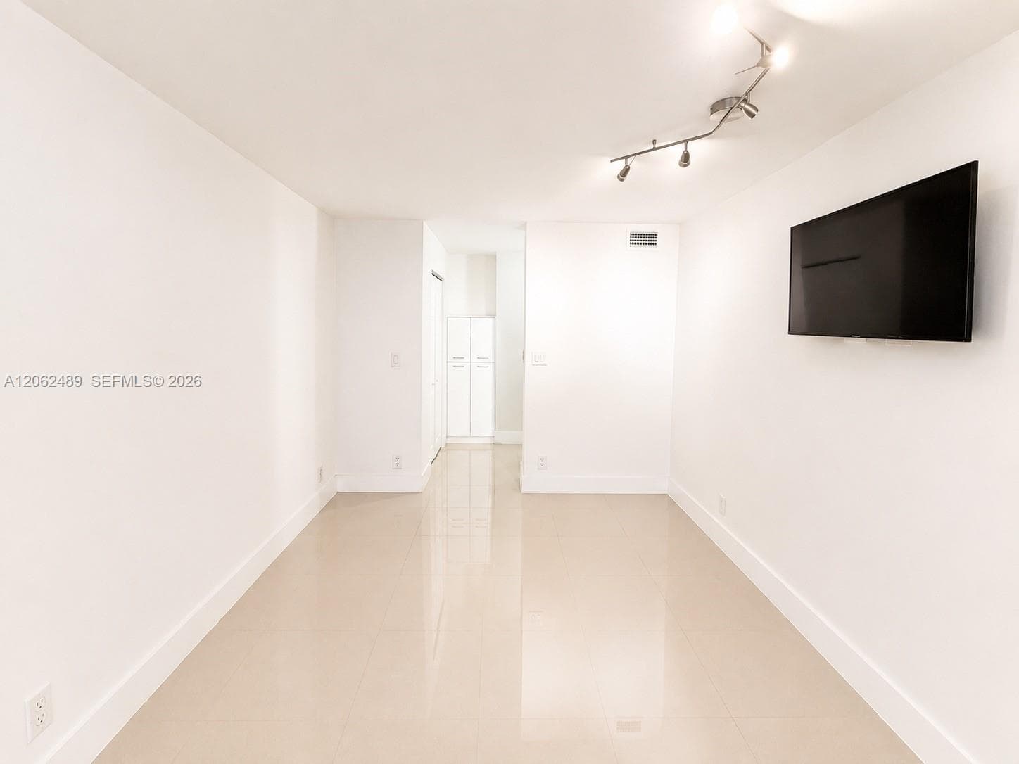 1865 S Ocean Dr 8I photo 6