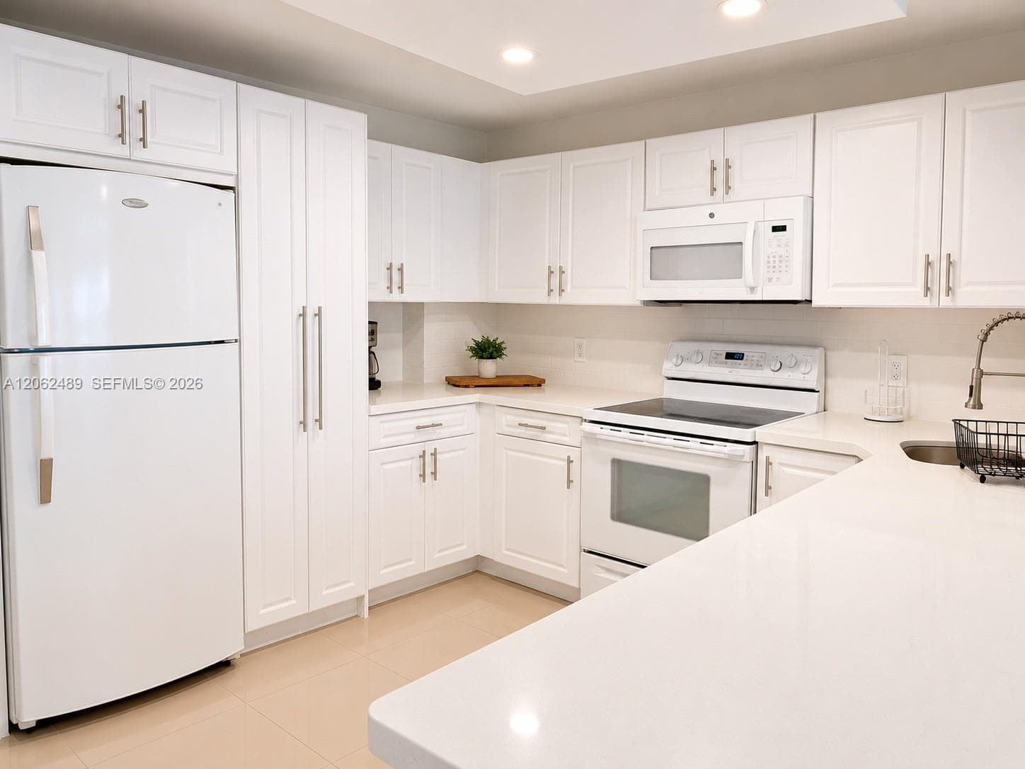 1865 S Ocean Dr 8I photo 4
