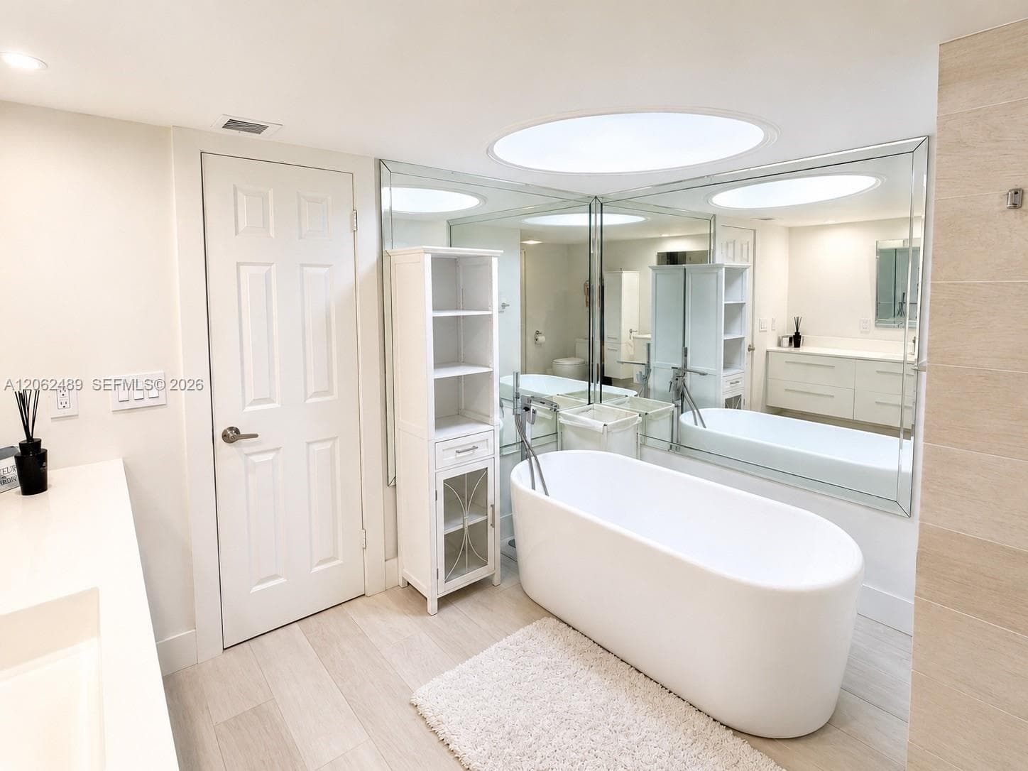 1865 S Ocean Dr 8I photo 8