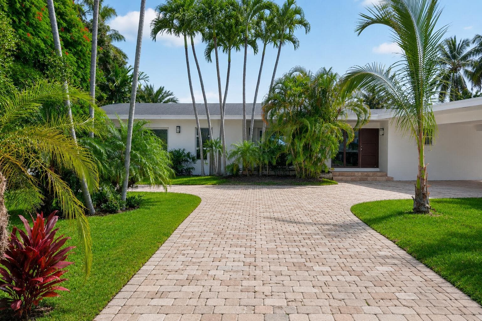 631 N Mashta Drive photo 3