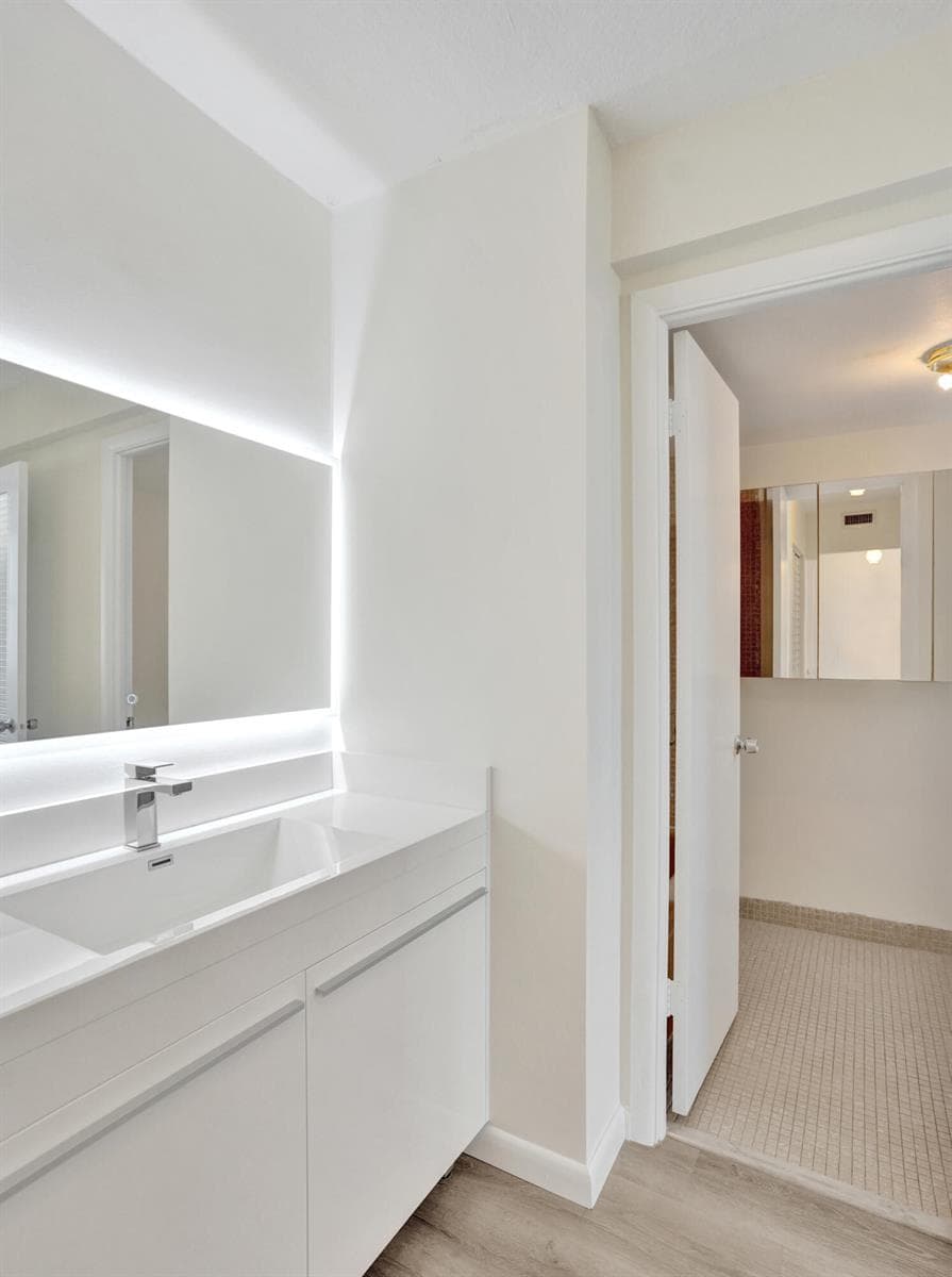 1400 S Ocean Drive 1002 photo 18