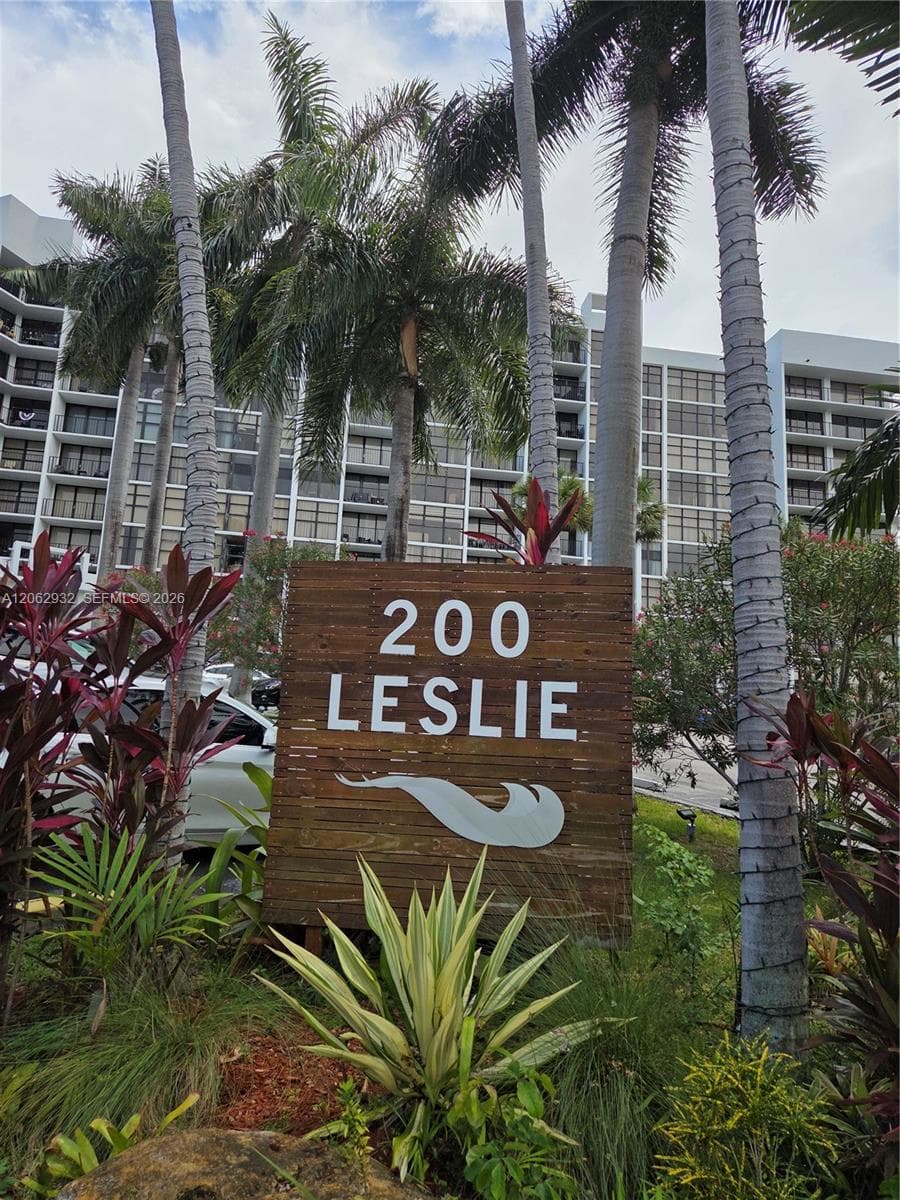 200 Leslie Dr 1029 photo 1