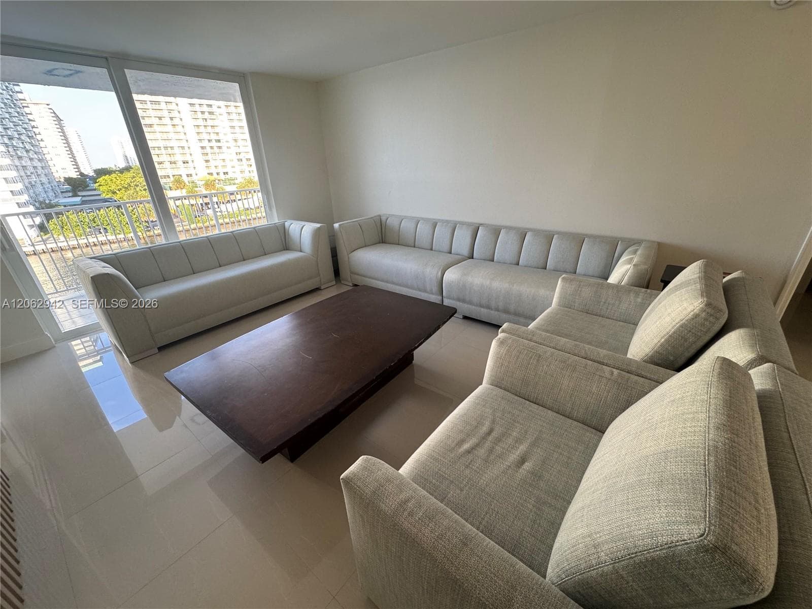4000 NE 170th St 606 photo 7