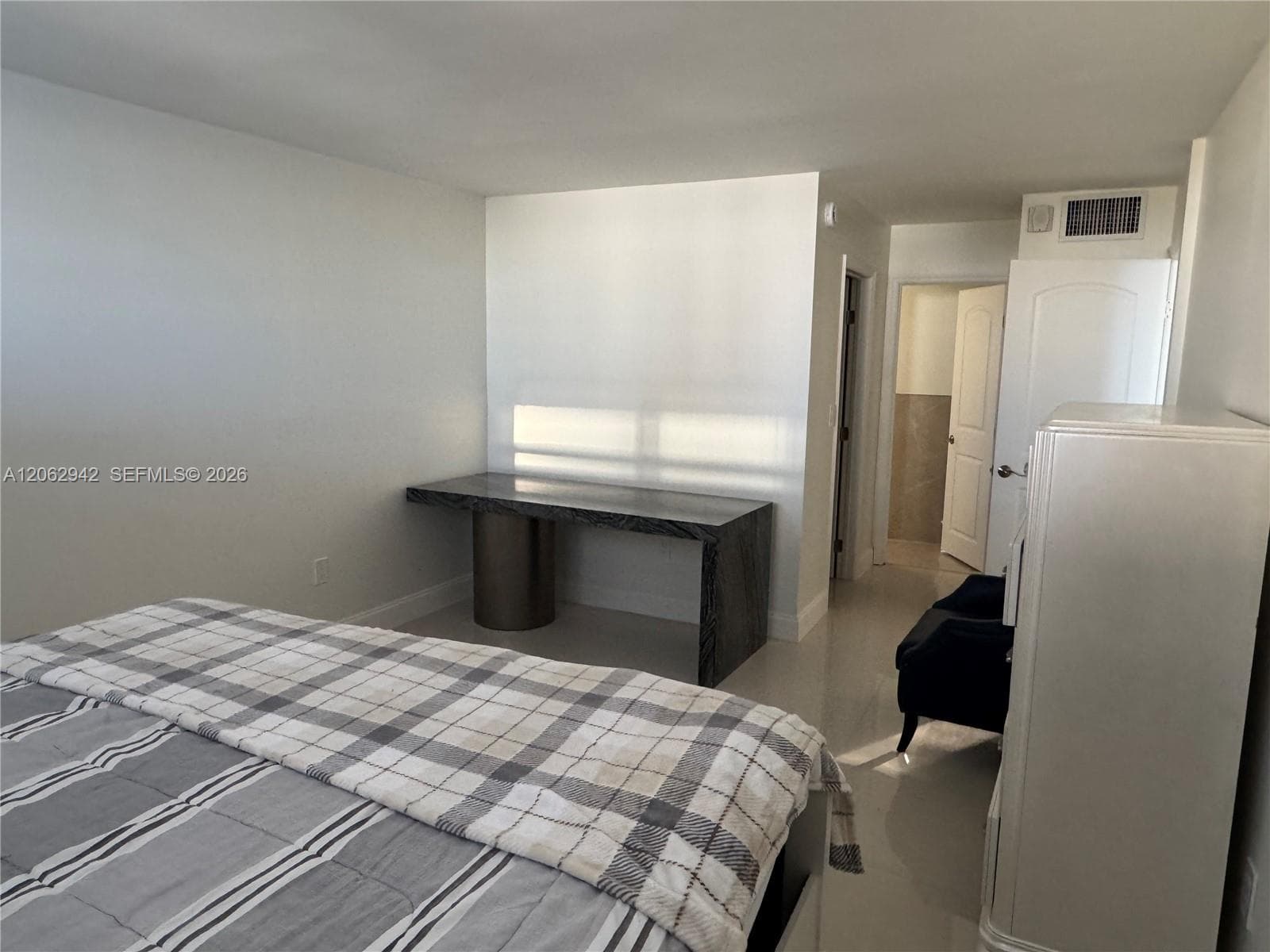 4000 NE 170th St 606 photo 15