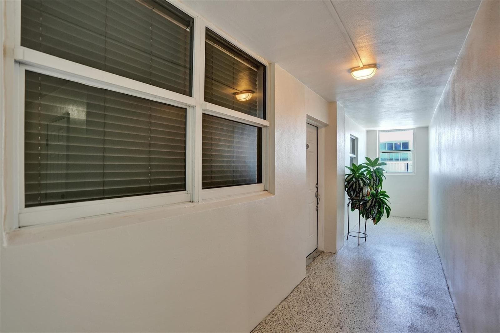 1051 Hillsboro Mile 809E photo 23