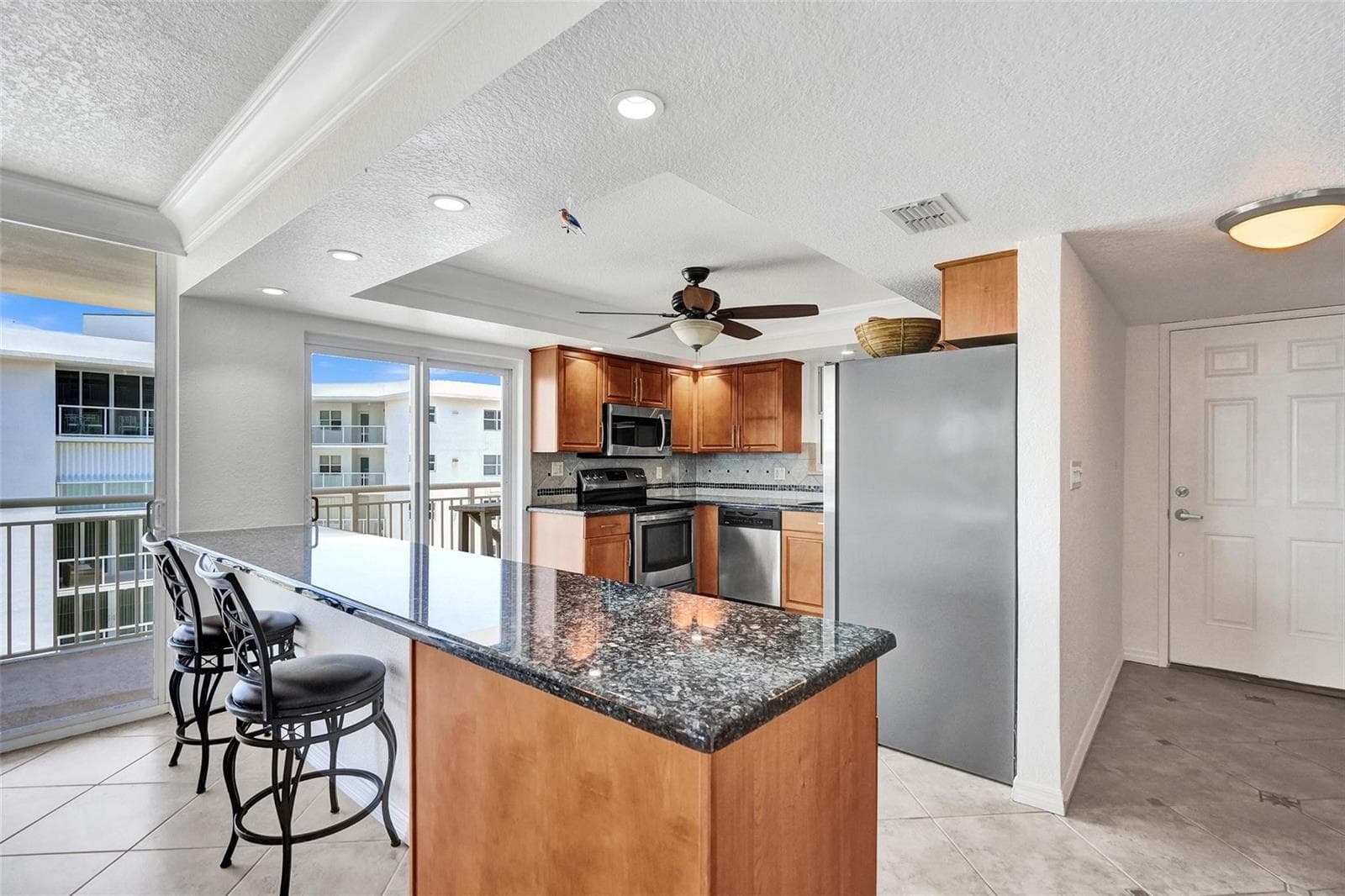 1051 Hillsboro Mile 809E photo 14