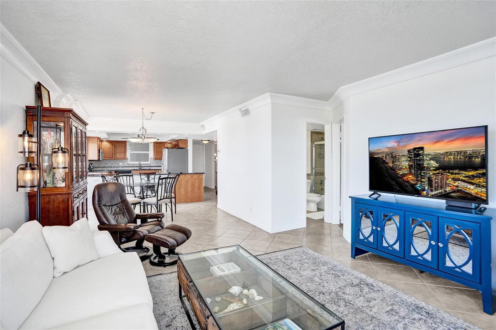 1051 Hillsboro Mile 809E photo 11