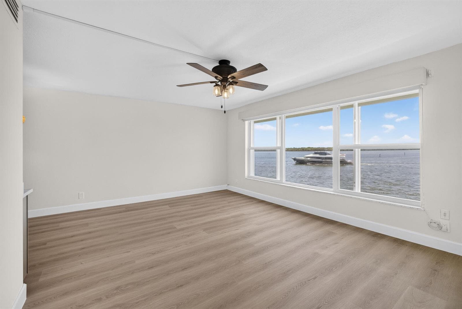 52 Yacht Club Drive 305 photo 17