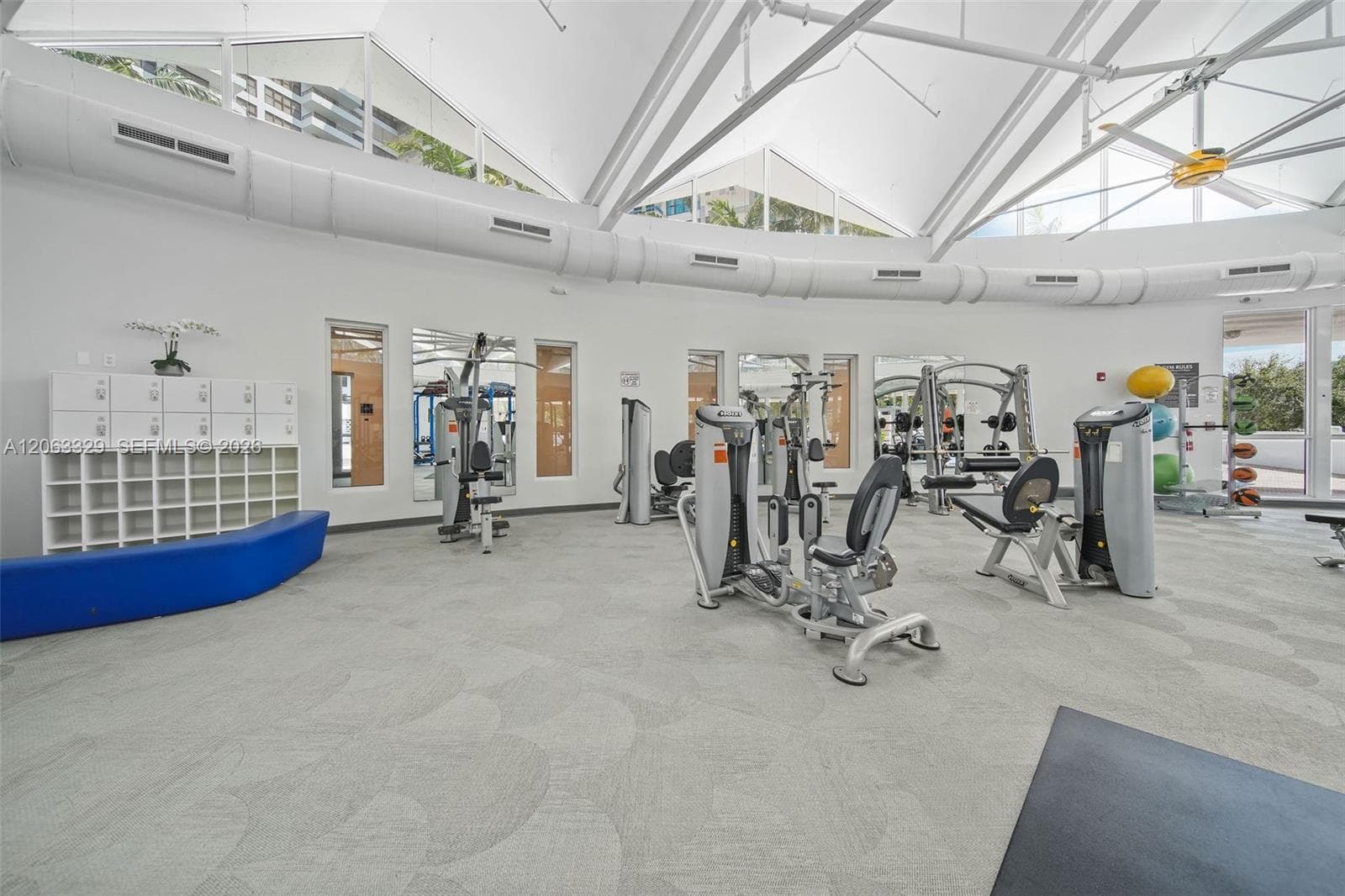 2500 Parkview Dr 812 photo 12