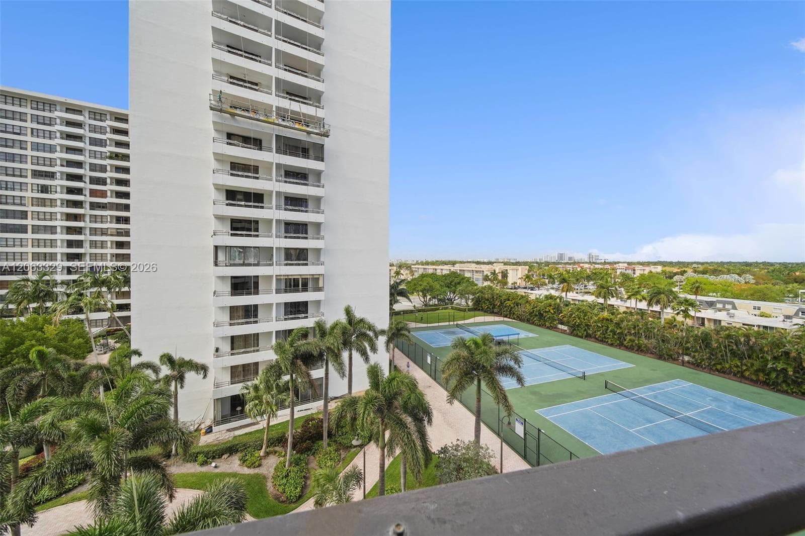 2500 Parkview Dr 812 photo 7