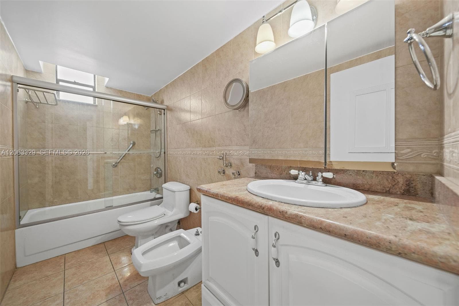 2500 Parkview Dr 812 photo 3