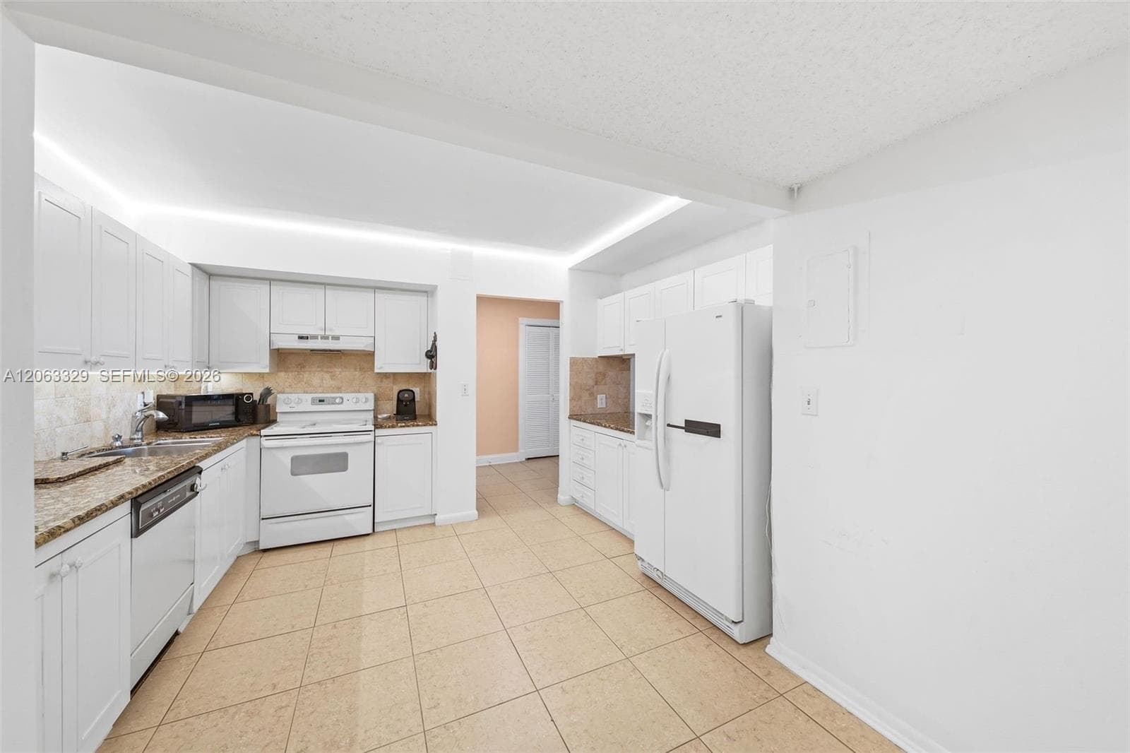 2500 Parkview Dr 812 photo 5