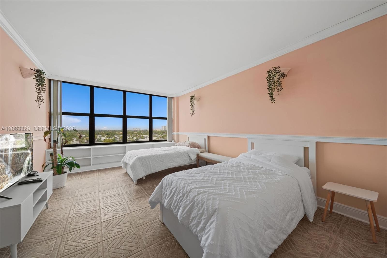 2500 Parkview Dr 812 photo 10