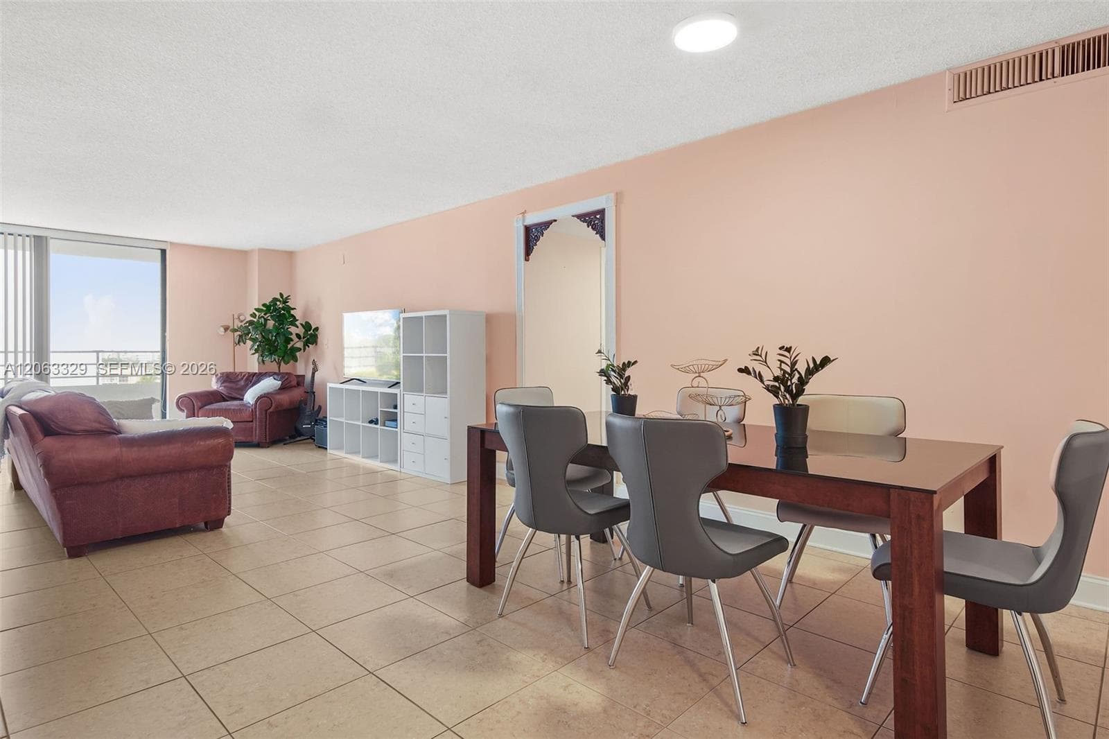 2500 Parkview Dr 812 photo 4