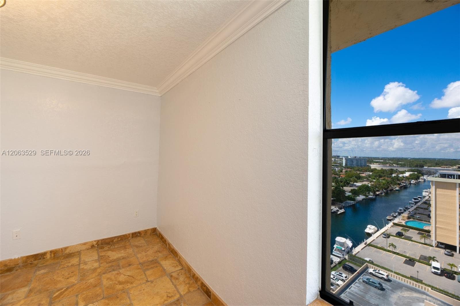 2350 NE 135th St 1503 photo 5